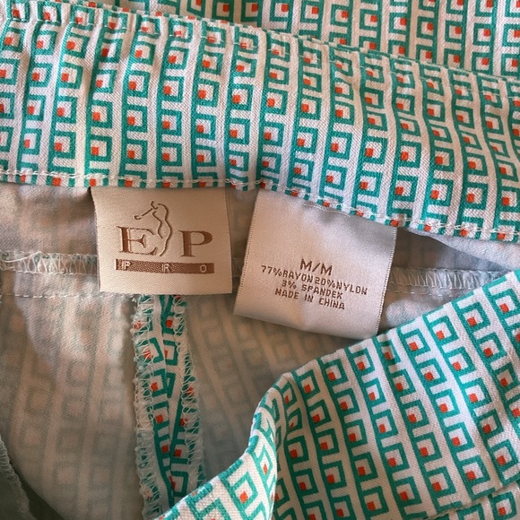 EP Pro Patterned Green Women's golf Shorts. Size Medium - Picture 2 of 4